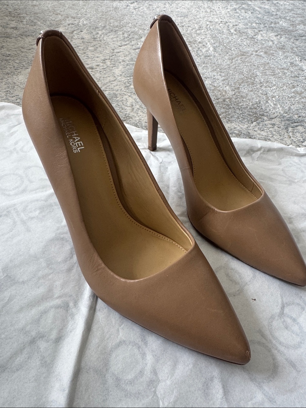 MICHAEL Michael Kors size 7 Taupe Pointed-Toe Leather Pumps